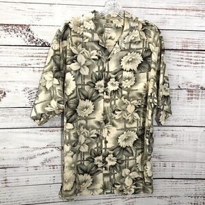 Tommy Bahama Green and Cream Floral Men's button down short sleeve shirt size M